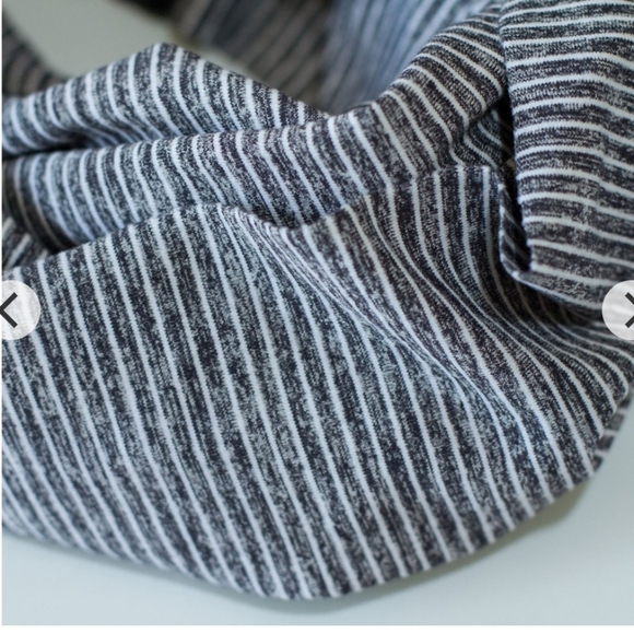 lululemon athletica Accessories - Lululemon Athletica Vinyasa Static Wave Scarf